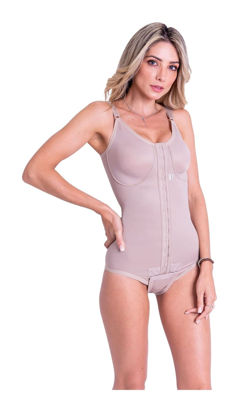 Foto de uma cinta modeladora pós-cirúrgica, com fecho frontal.